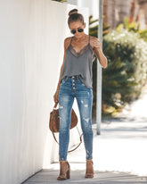 Ultimate High Rise Skinny Jeans mit geteiltem Knöchelabschluss und Used-Look